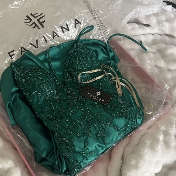 Faviana 11245 Dark Emerald Prom Dress - Picture 3 of 8